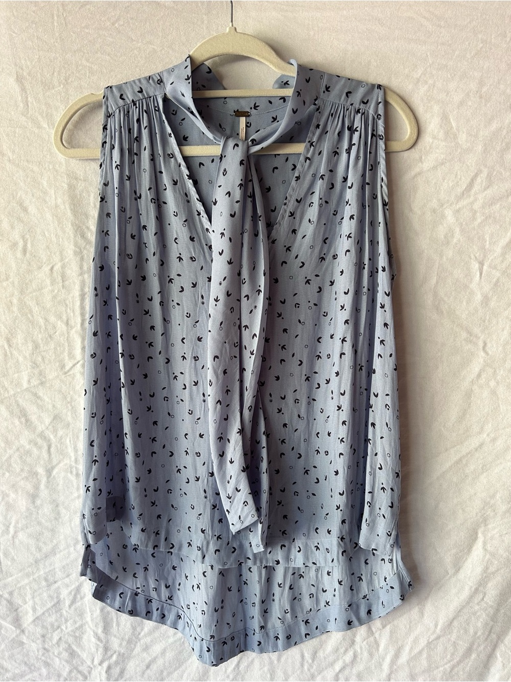 Free People Sleeveless Tie-Neck Blue Printed Blouse
